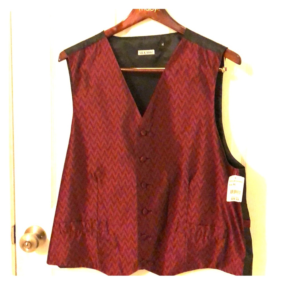 Men’s brand new maroon vest